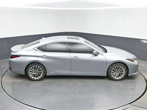 Used 2022 Lexus ES 300h Ultra Luxury w/ Accessory Package 2 FWD image 25