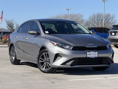 Used 2024 Kia Forte LXS w/ LXS Technology Package image 2