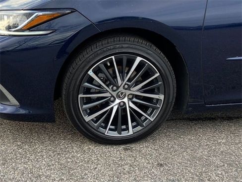 Certified 2023 Lexus ES 350 w/ Premium Package image 9