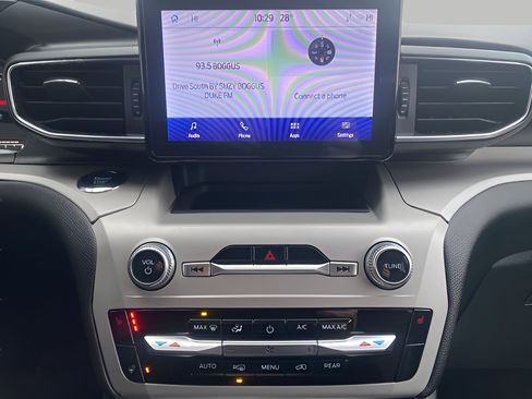 Used 2023 Ford Explorer XLT w/ Equipment Group 202A image 20