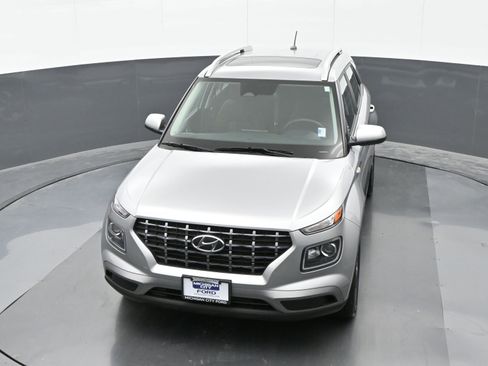 Used 2024 Hyundai Venue SEL image 32
