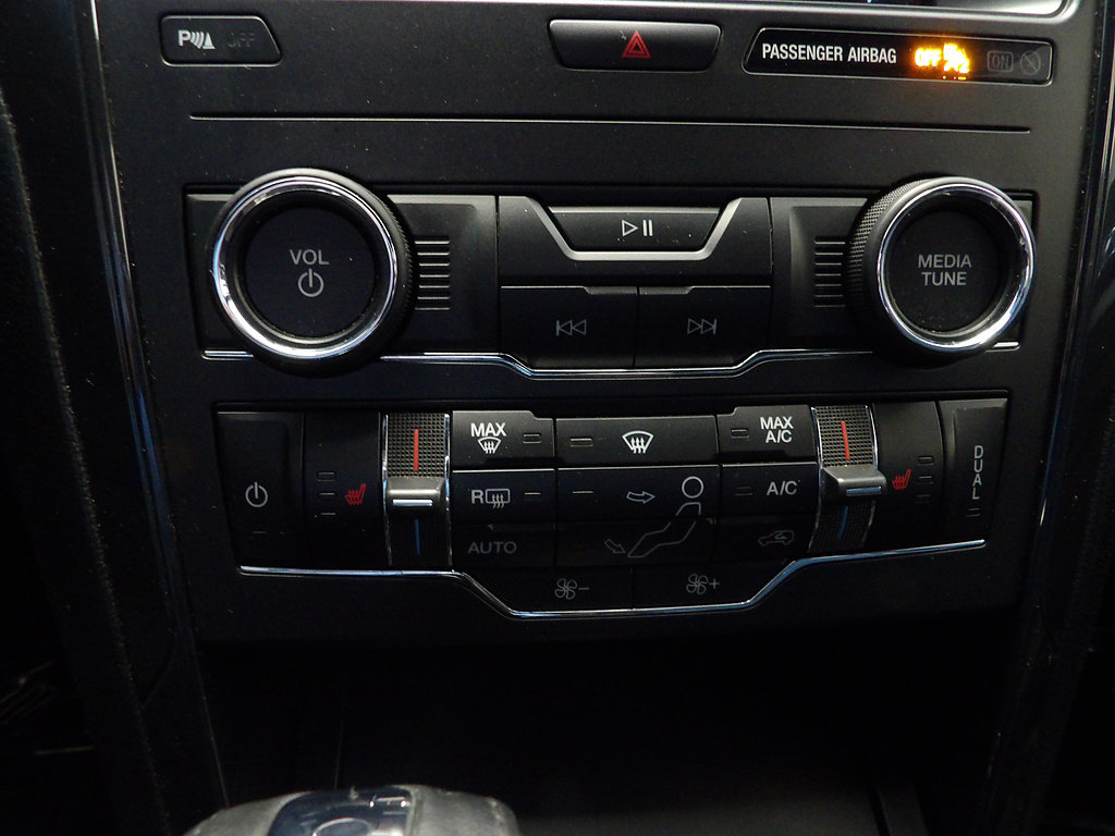 Used 2018 Ford Explorer XLT w/ Equipment Group 202A FWD image 35