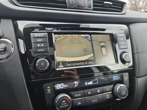 Used 2018 Nissan Rogue SL w/ Premium Package image 26