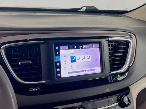 Used 2023 Chrysler Voyager LX FWD image 15