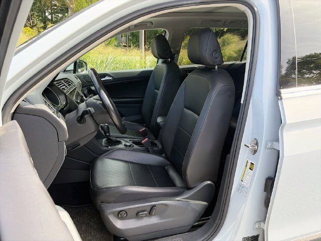 Used 2018 Volkswagen Tiguan SEL AWD/4WD image 12