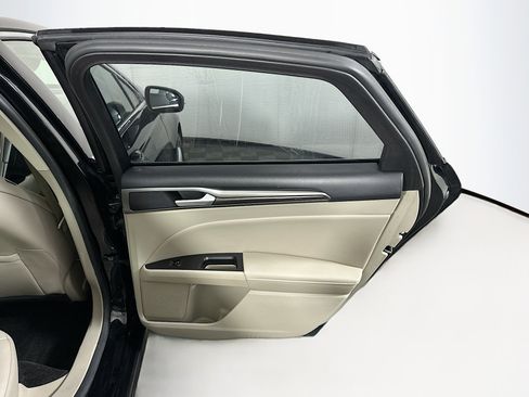 Used 2018 Ford Fusion SE w/ Fusion SE Technology Package image 30