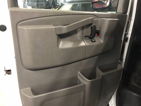 Used 2017 GMC Savana 2500 Extended image 13