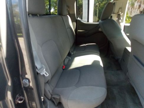 Used 2015 Nissan Frontier SV AWD/4WD image 10