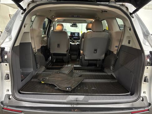 Used 2024 Toyota Sienna XLE w/ XLE Plus Package FWD image 16
