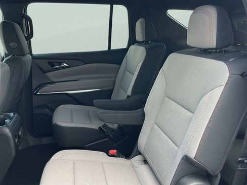 Certified 2025 Chevrolet Traverse LT w/ Driver Confidence Package image 17