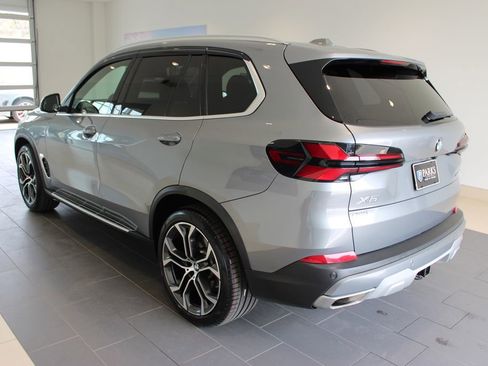 Used 2024 BMW X5 xDrive40i w/ Premium Package image 32
