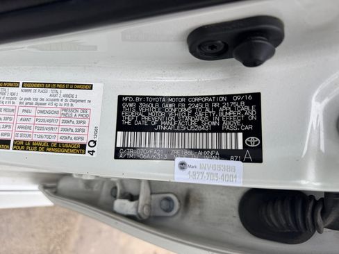 Used 2017 Toyota Corolla iM FWD image 21