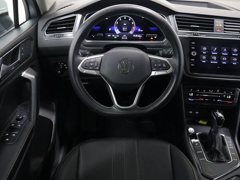 Used 2023 Volkswagen Tiguan SE image 16