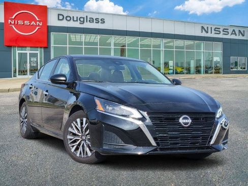 Certified 2025 Nissan Altima 2.5 SV FWD image 1