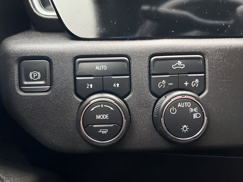 Used 2024 Chevrolet Silverado 1500 LT image 48