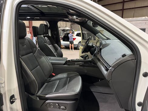 Used 2021 Cadillac Escalade ESV Sport w/ Driver Assist Tech Package AWD/4WD image 26