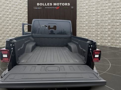 Certified 2024 Jeep Gladiator Rubicon image 35