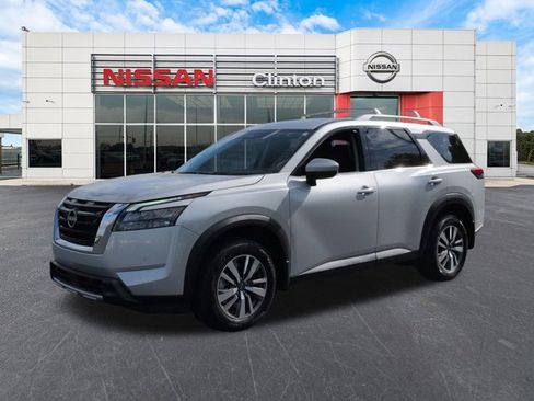 Certified 2025 Nissan Pathfinder SL AWD/4WD image 7