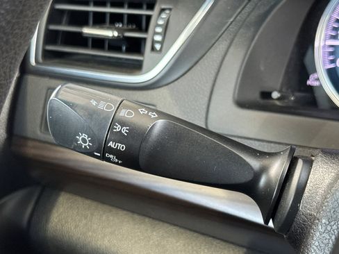 Used 2016 Toyota Camry LE FWD image 31