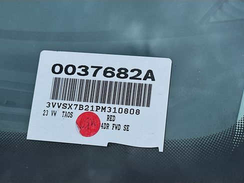 Used 2023 Volkswagen Taos SE image 37