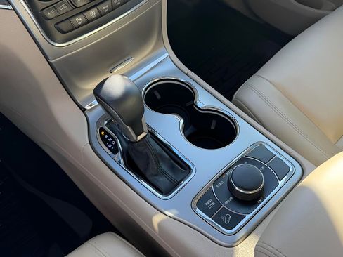 Used 2018 Jeep Grand Cherokee Limited image 27