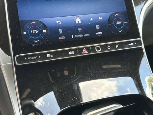 Used 2025 Mercedes-Benz GLC 300 image 21