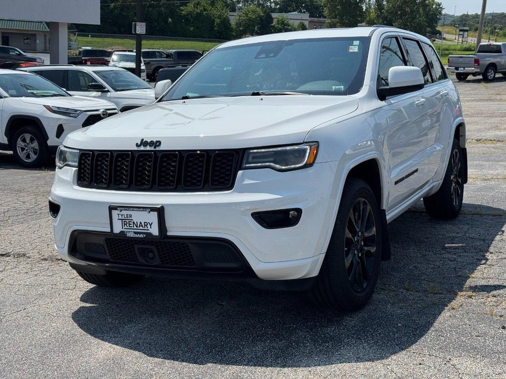 Used 2020 Jeep Grand Cherokee Altitude AWD/4WD image 8