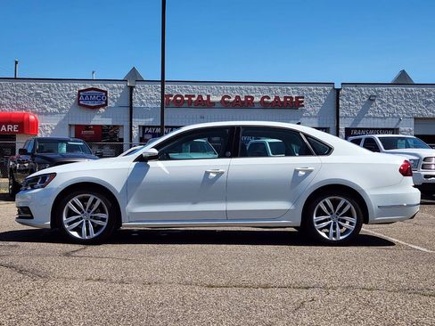 Used 2019 Volkswagen Passat 2.0T Wolfsburg w/ Wheels & Sunroof Package FWD image 7