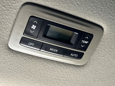 Used 2014 Toyota Sienna XLE FWD image 14