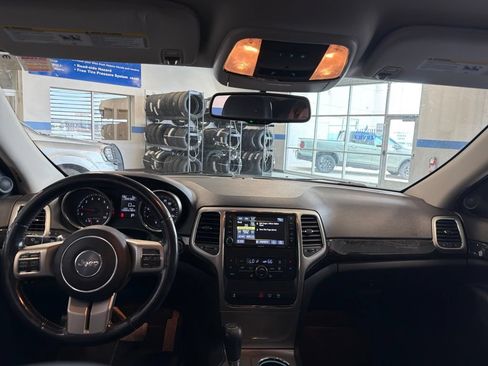 Used 2013 Jeep Grand Cherokee Laredo AWD/4WD image 4