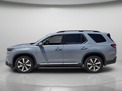 Used 2024 Honda Pilot Touring image 4