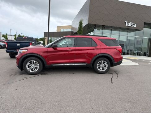 Used 2020 Ford Explorer XLT w/ Equipment Group 202A AWD/4WD image 4
