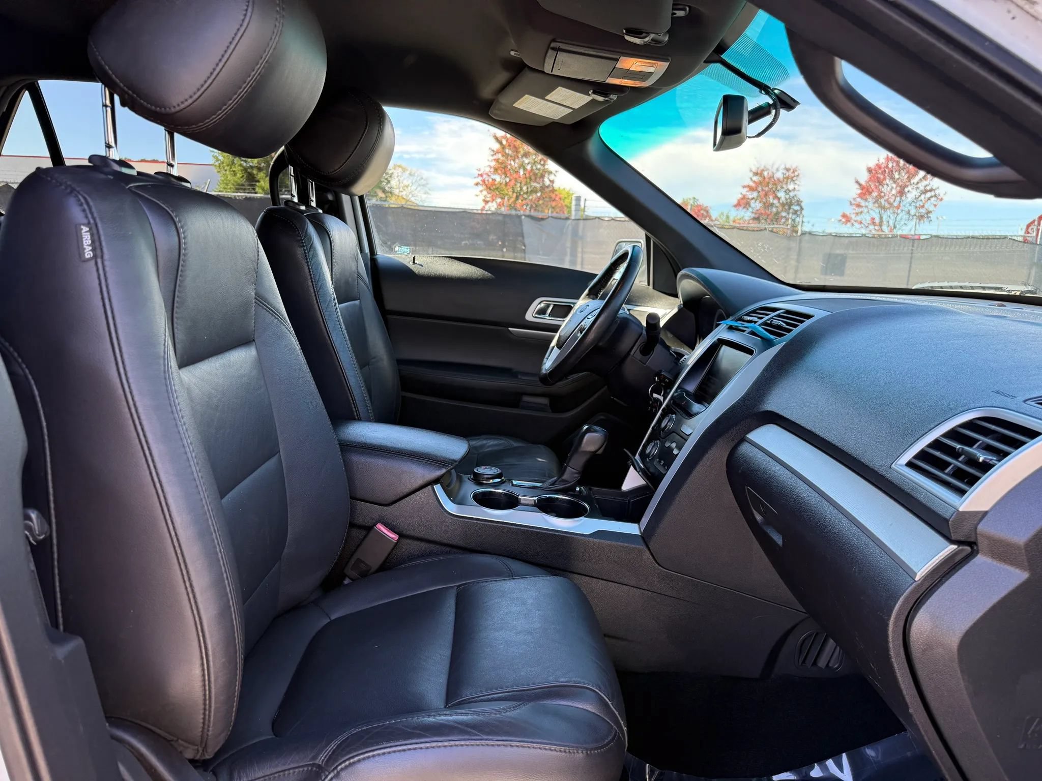Used 2015 Ford Explorer XLT w/ Equipment Group 202B AWD/4WD image 18