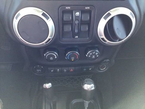 Used 2016 Jeep Wrangler Unlimited Sahara AWD/4WD image 32