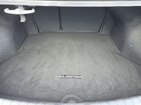 Used 2019 Hyundai Elantra SE w/ Cargo Package FWD image 19