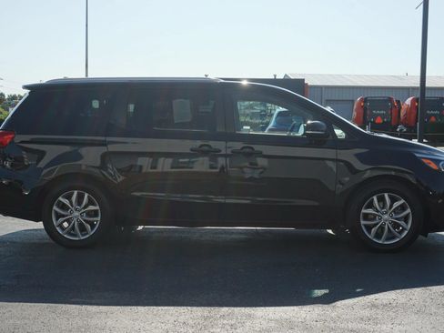 Used 2019 Kia Sedona EX FWD image 4