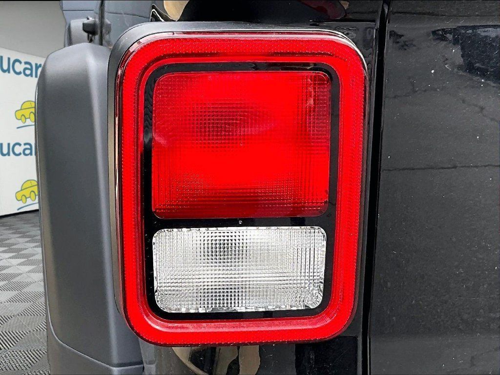 Used 2022 Jeep Gladiator Mojave w/ Dual Top Group AWD/4WD image 26