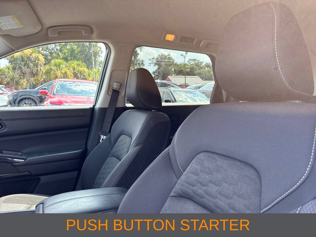 Used 2024 Nissan Pathfinder SV FWD image 4