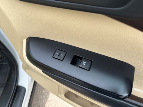 Used 2019 Toyota Highlander XLE AWD/4WD image 43