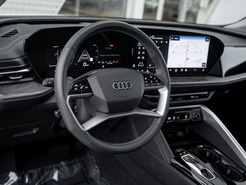 Certified 2025 Audi Q5 Premium w/ Convenience Package AWD/4WD image 7