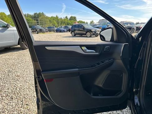 Certified 2025 Ford Escape Platinum AWD/4WD image 25