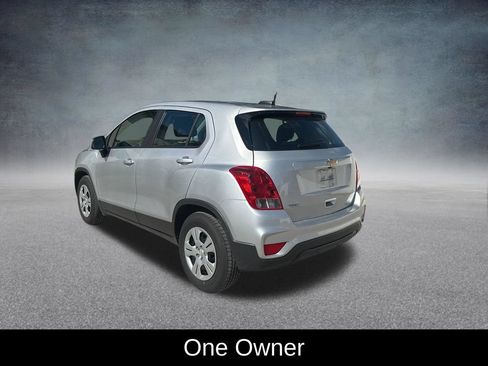 Used 2018 Chevrolet Trax LS FWD image 3