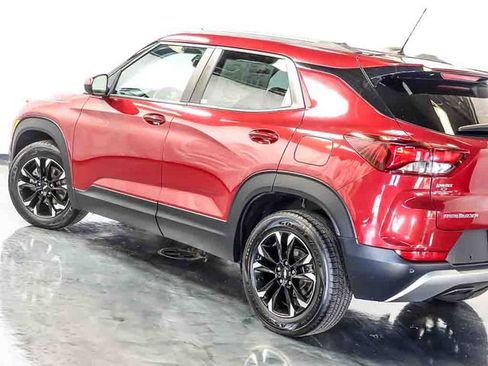 Certified 2021 Chevrolet TrailBlazer LT w/ Convenience Package FWD image 11