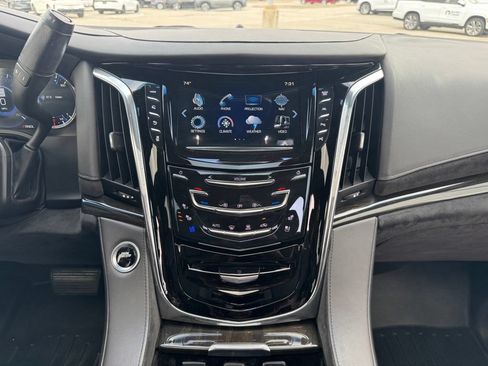 Used 2018 Cadillac Escalade ESV Platinum AWD/4WD image 19
