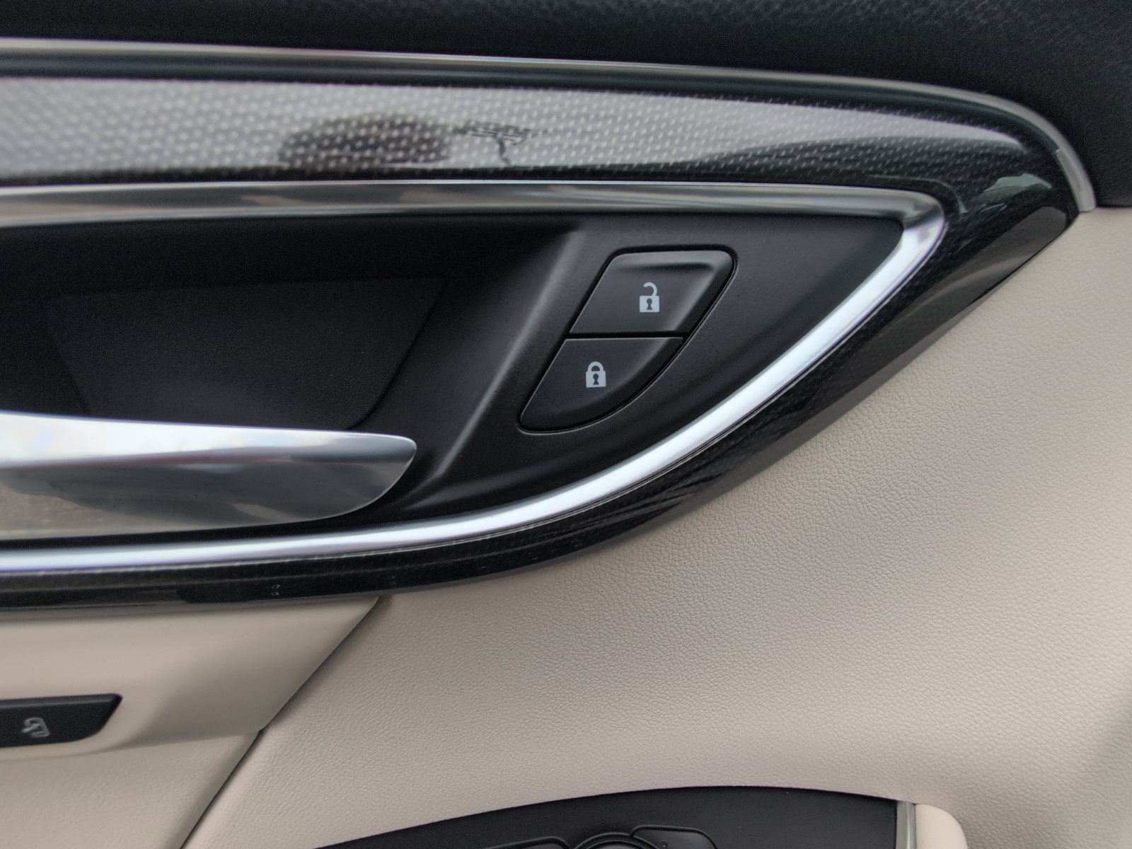 Used 2022 Buick Envision Essence w/ Safety Package FWD image 16