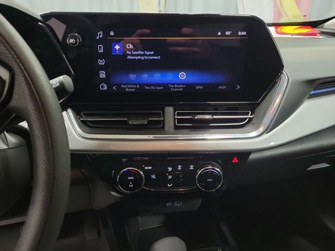 Used 2025 Chevrolet Trax LT image 15