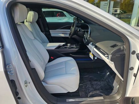 New 2026 Cadillac Lyriq Luxury AWD/4WD image 11