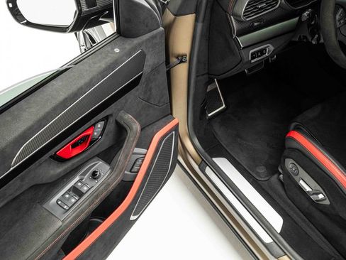 Used 2024 Lamborghini Urus Performante image 14