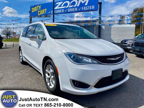 Used 2020 Chrysler Pacifica Limited image 1