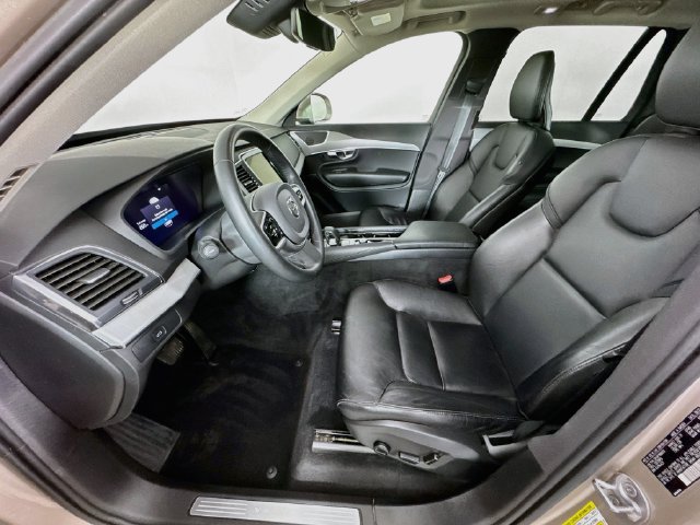 Used 2023 Volvo XC90 B5 Core AWD/4WD image 11